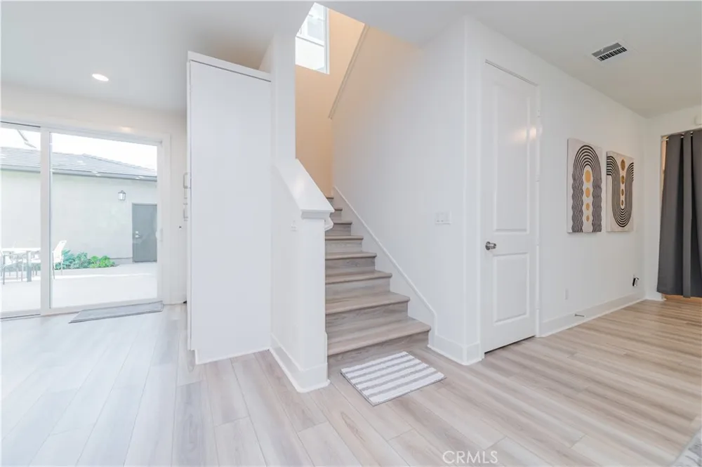 168 Sash Irvine, CA 92618