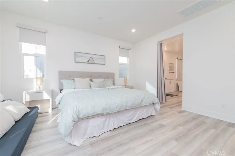 168 Sash Irvine, CA 92618