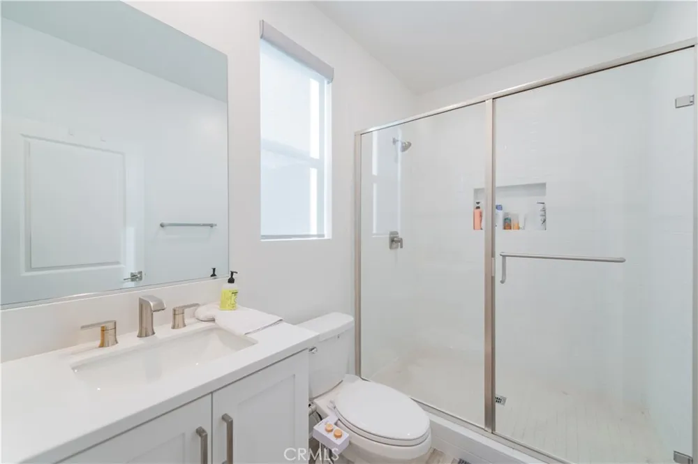 168 Sash Irvine, CA 92618