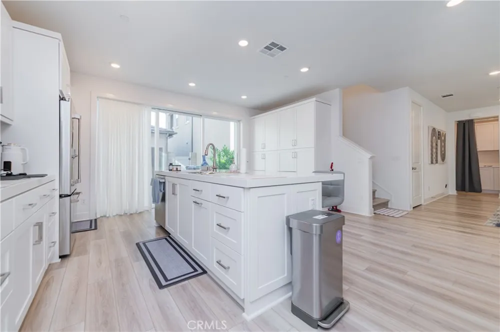 168 Sash Irvine, CA 92618