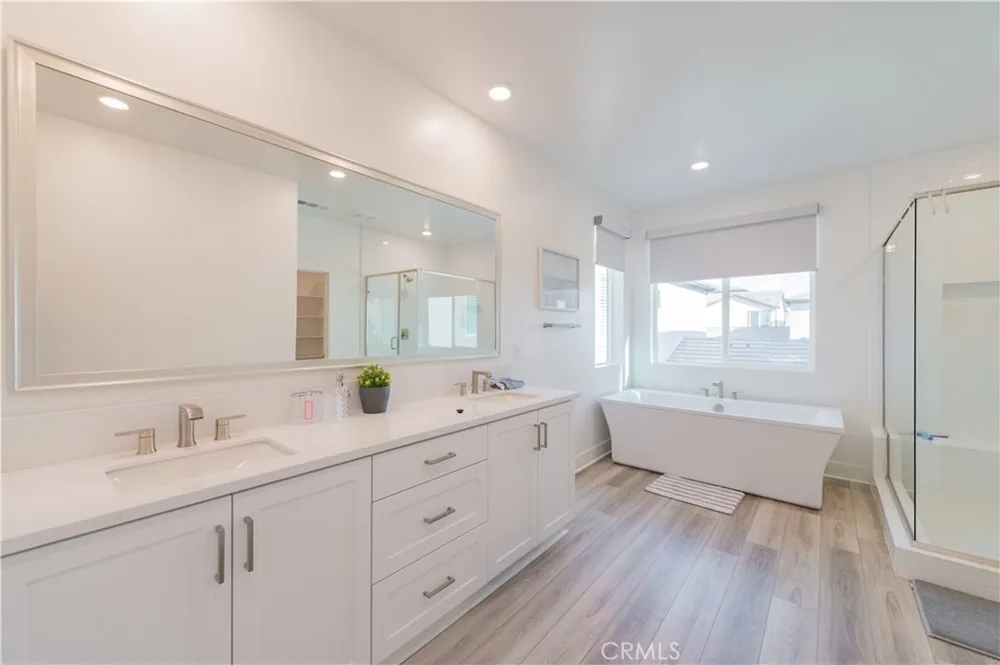 168 Sash Irvine, CA 92618