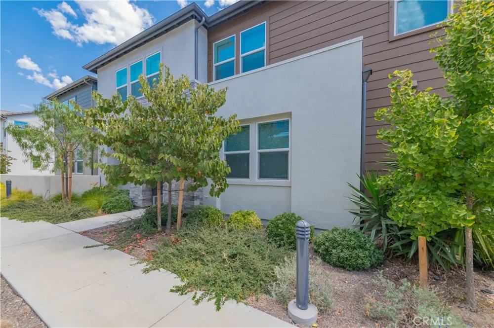 168 Sash Irvine, CA 92618