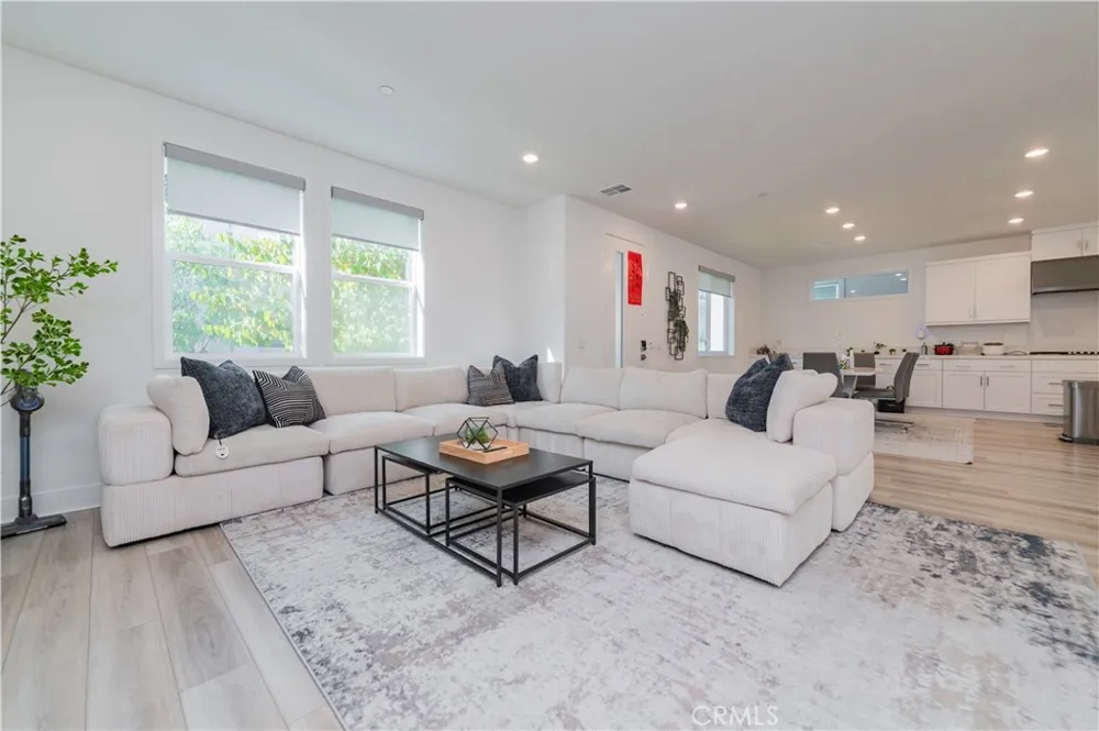 168 Sash Irvine, CA 92618