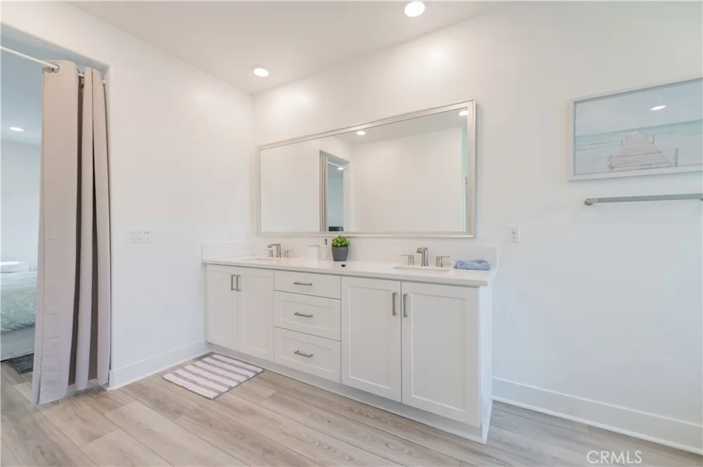 168 Sash Irvine, CA 92618