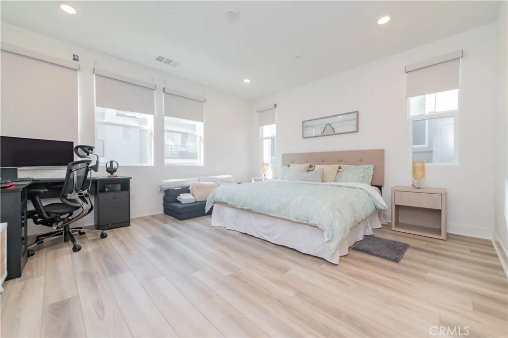 168 Sash Irvine, CA 92618