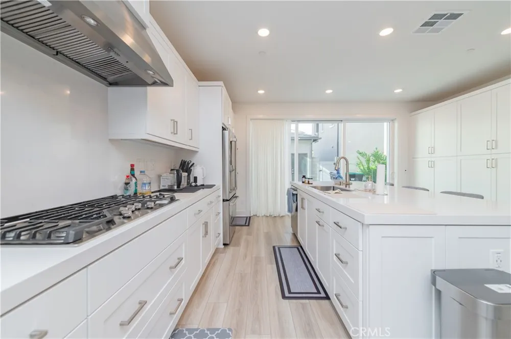 168 Sash Irvine, CA 92618