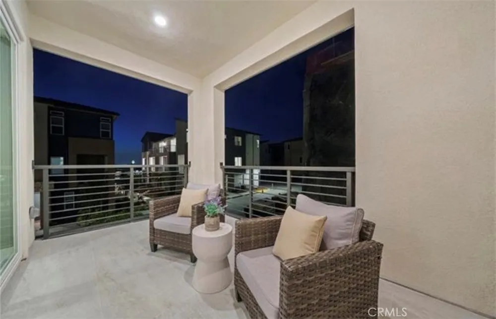 273 LYNX Irvine, CA 92618