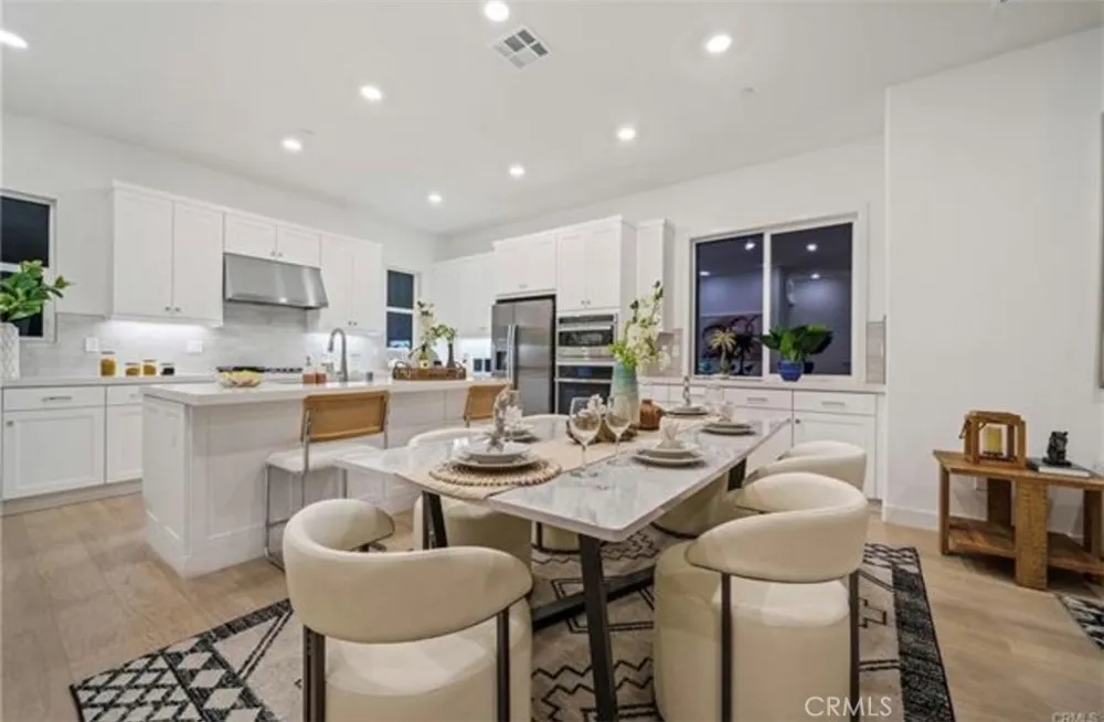 273 LYNX Irvine, CA 92618