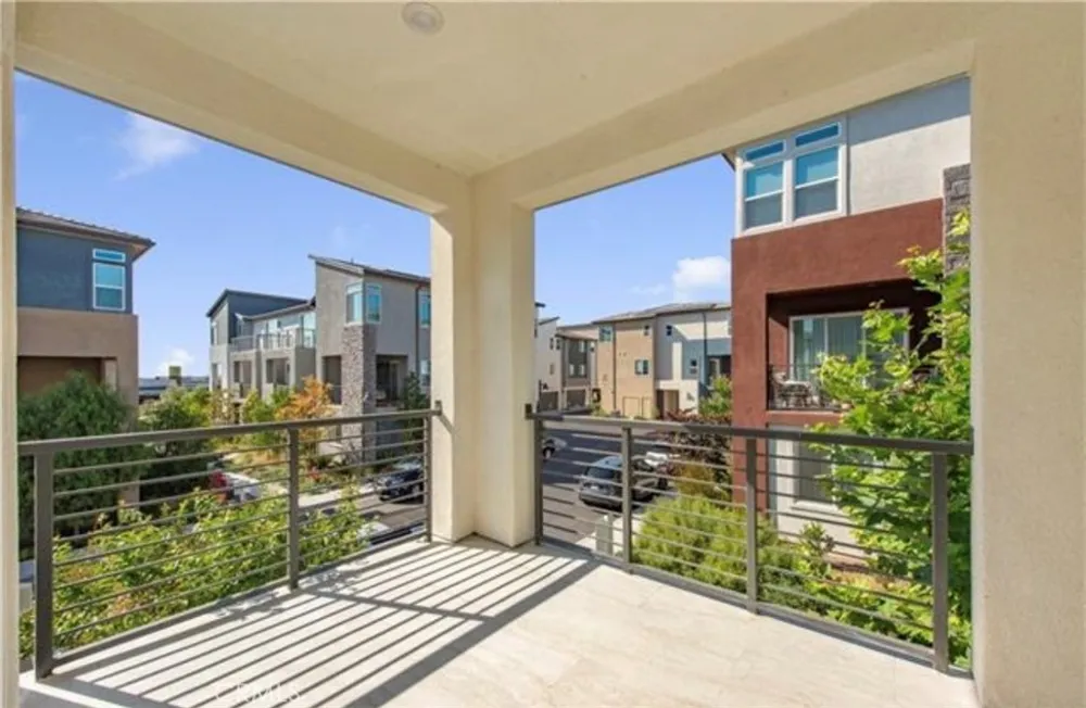 273 LYNX Irvine, CA 92618