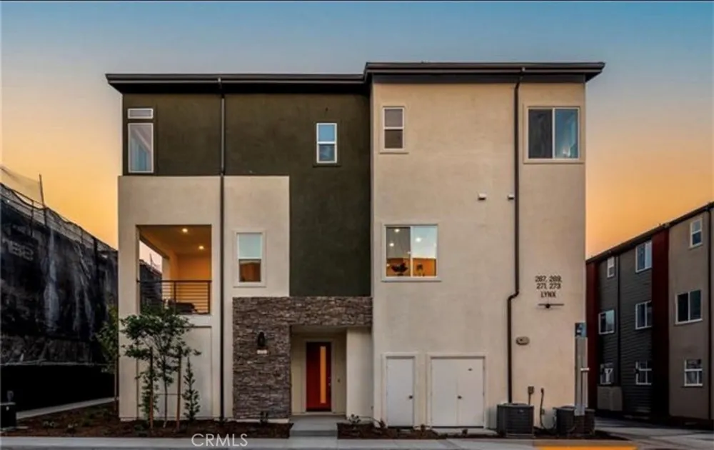 273 LYNX Irvine, CA 92618