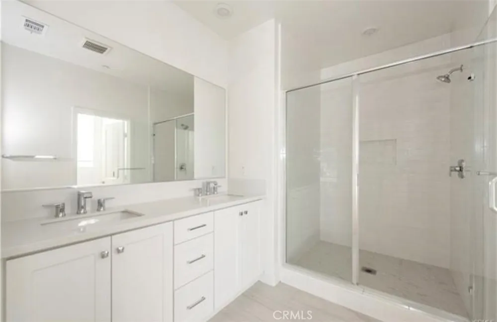 273 LYNX Irvine, CA 92618
