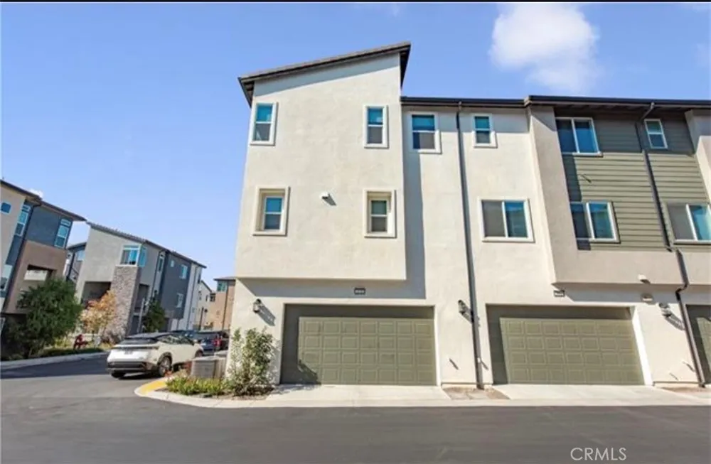 273 LYNX Irvine, CA 92618
