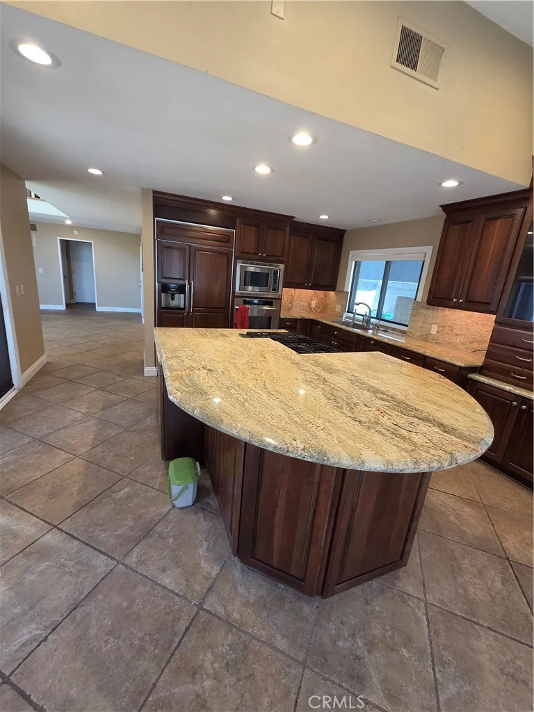 7 Singingwood Irvine, CA 92614
