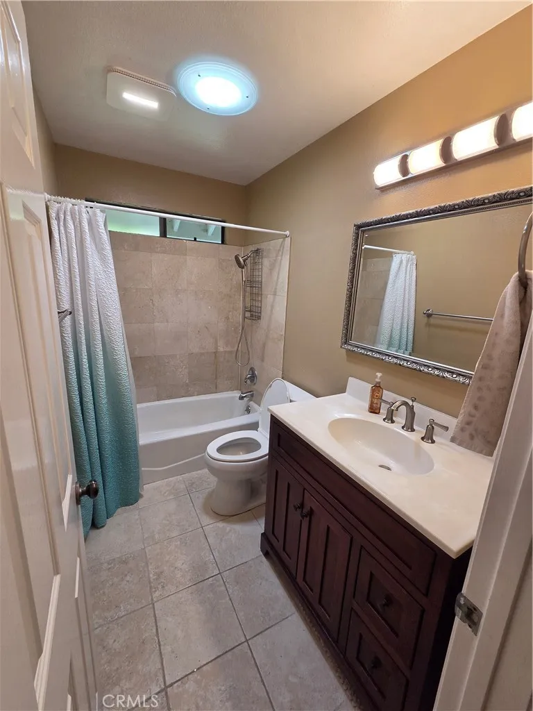 7 Singingwood Irvine, CA 92614