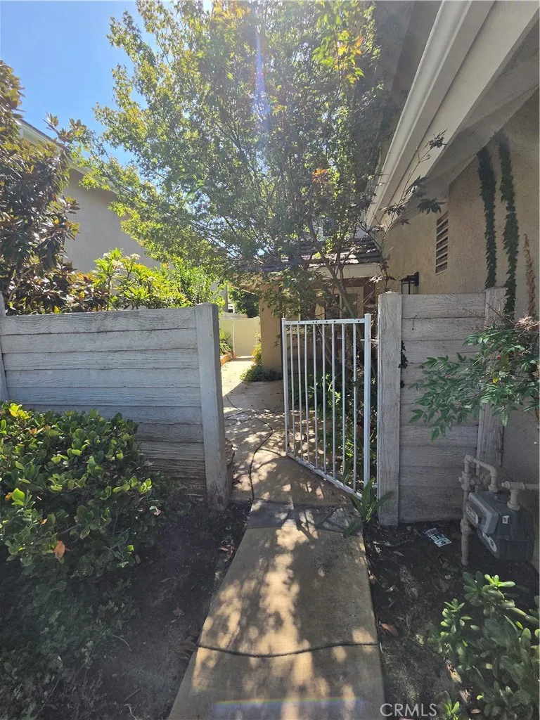 7 Singingwood Irvine, CA 92614