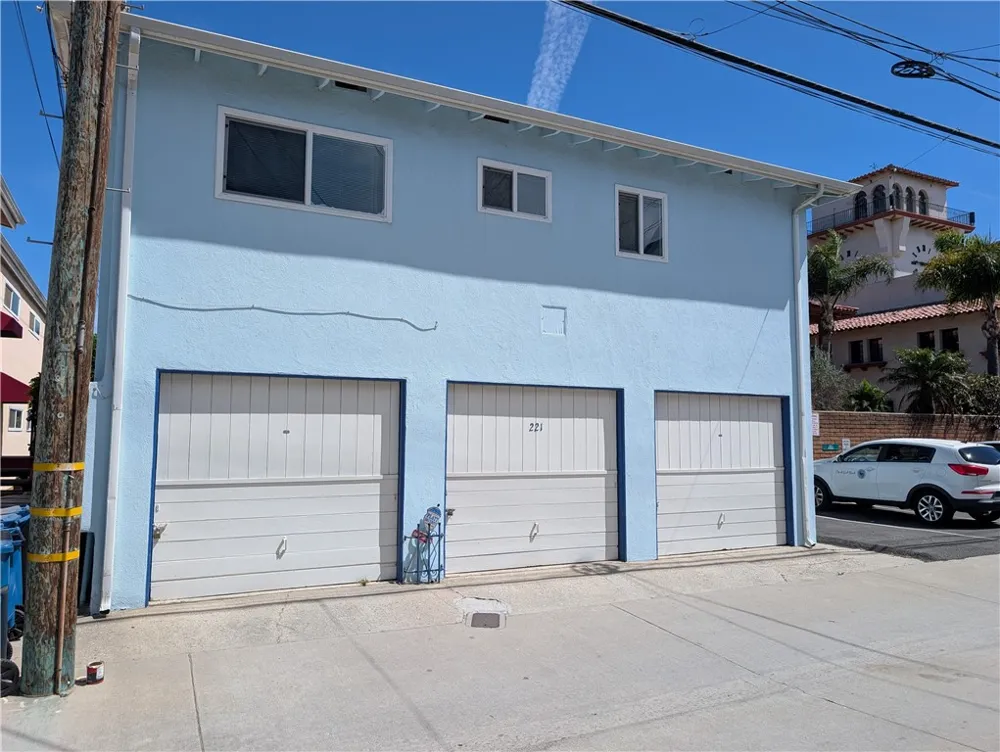 221 8th #B Seal Beach, CA 90740