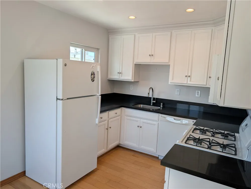 221 8th #B Seal Beach, CA 90740