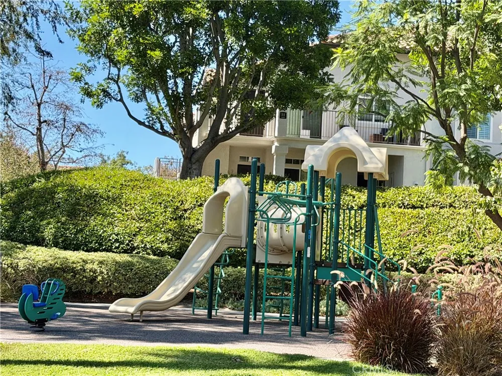 16 Carmesi Rancho Santa Margarita, CA 92688