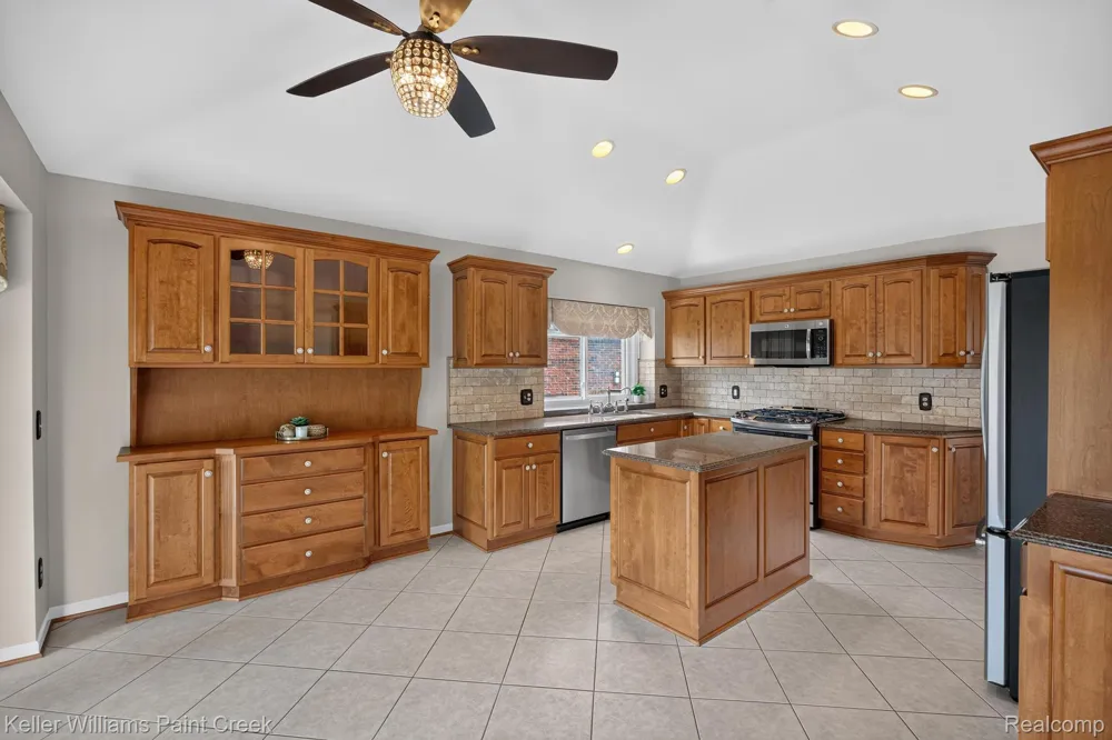 15053 Hillcrest Lane Shelby Charter Township, MI 48315