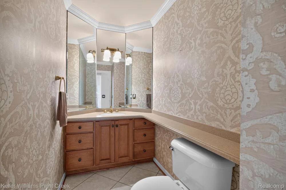 15053 Hillcrest Lane Shelby Charter Township, MI 48315