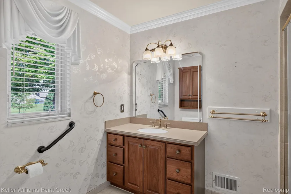15053 Hillcrest Lane Shelby Charter Township, MI 48315