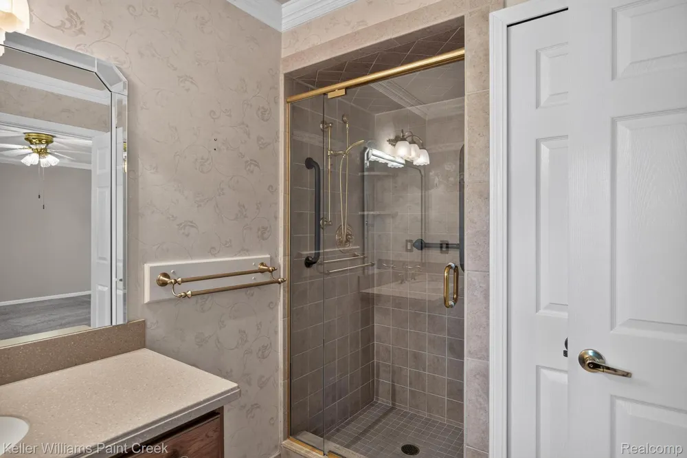 15053 Hillcrest Lane Shelby Charter Township, MI 48315