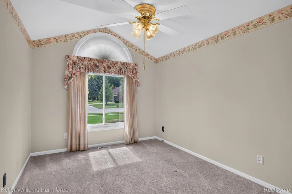 15053 Hillcrest Lane Shelby Charter Township, MI 48315