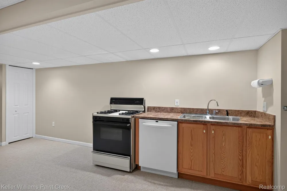 15053 Hillcrest Lane Shelby Charter Township, MI 48315