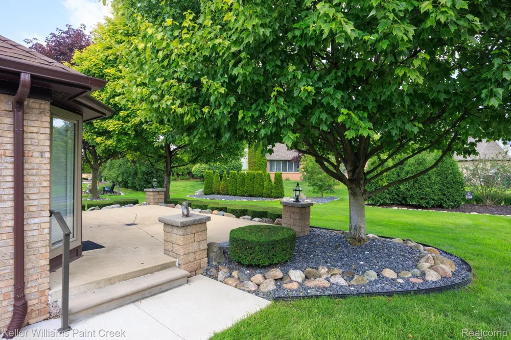 15053 Hillcrest Lane Shelby Charter Township, MI 48315