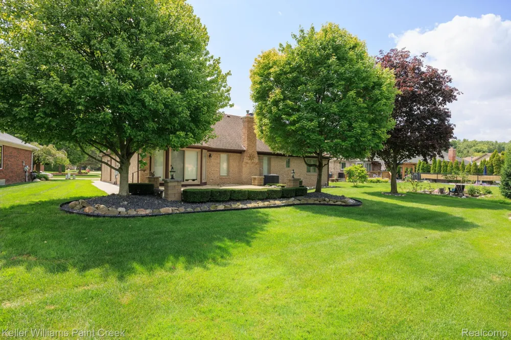15053 Hillcrest Lane Shelby Charter Township, MI 48315