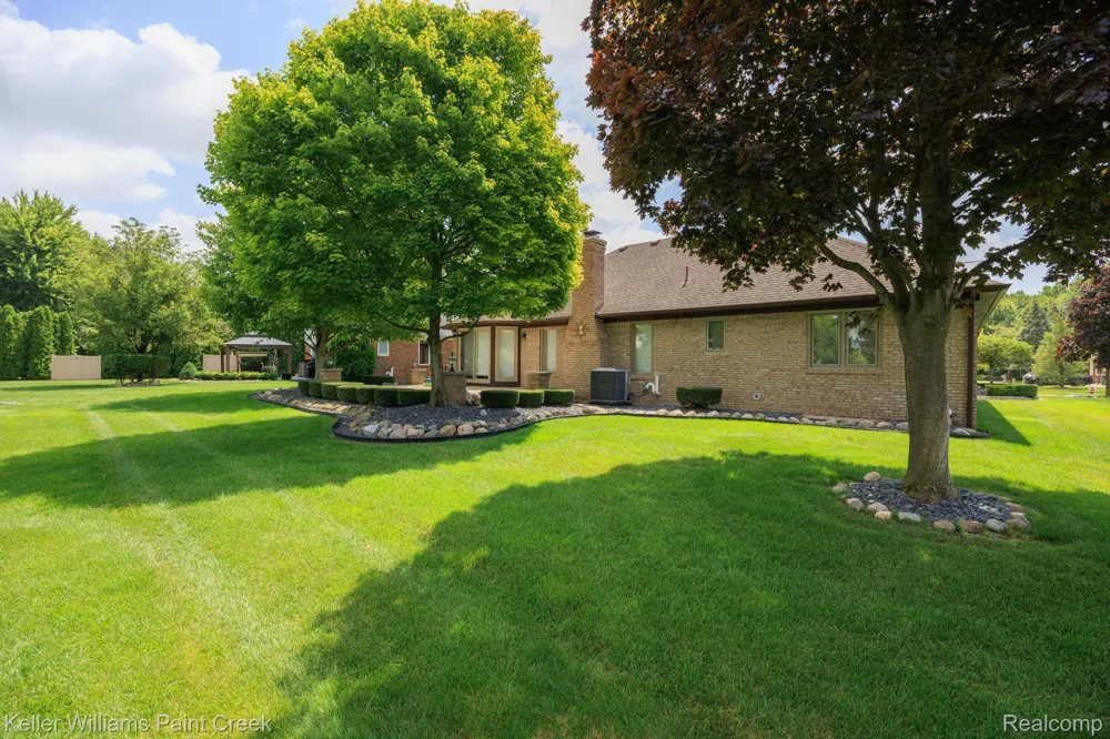 15053 Hillcrest Lane Shelby Charter Township, MI 48315
