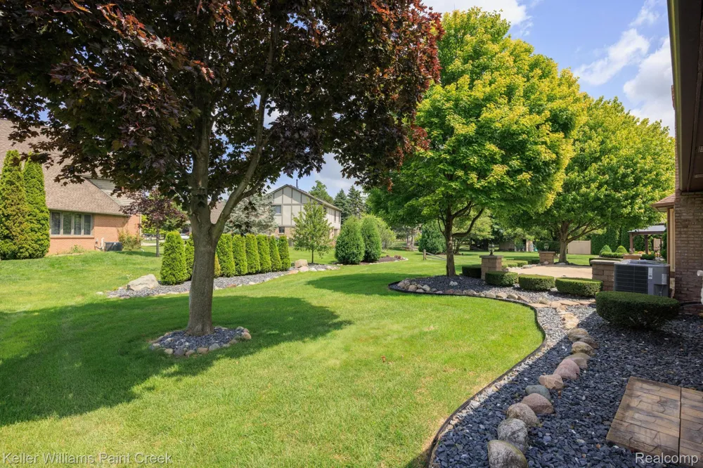 15053 Hillcrest Lane Shelby Charter Township, MI 48315