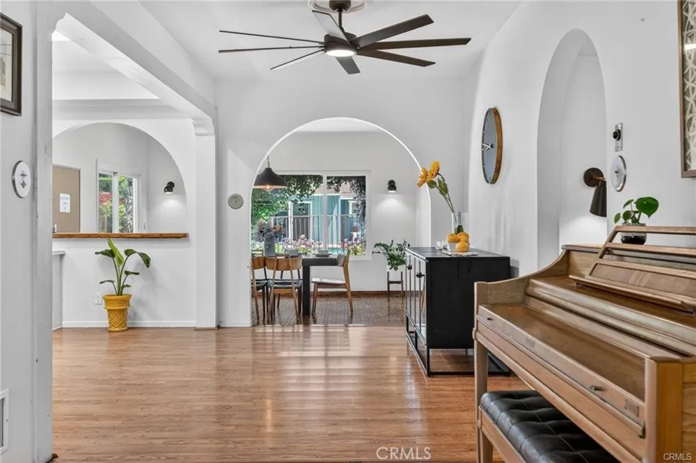 17061 Parthenia St Sherwood Forest, CA 91325