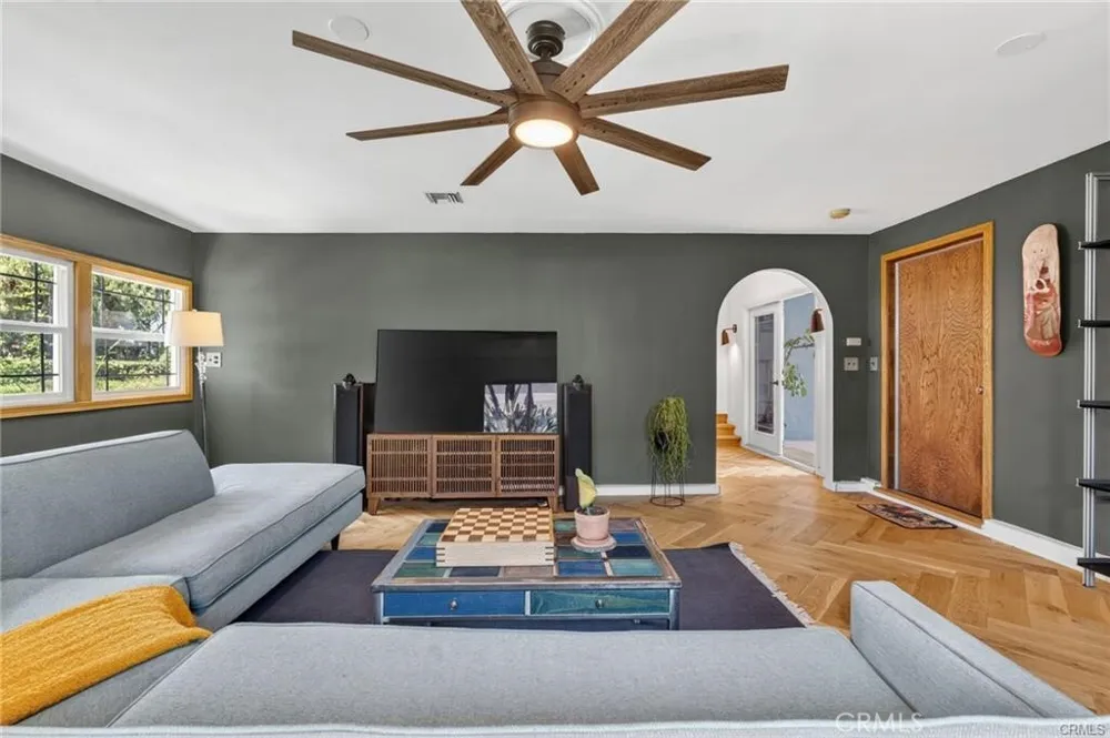 17061 Parthenia St Sherwood Forest, CA 91325