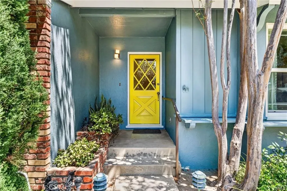 17061 Parthenia St Sherwood Forest, CA 91325