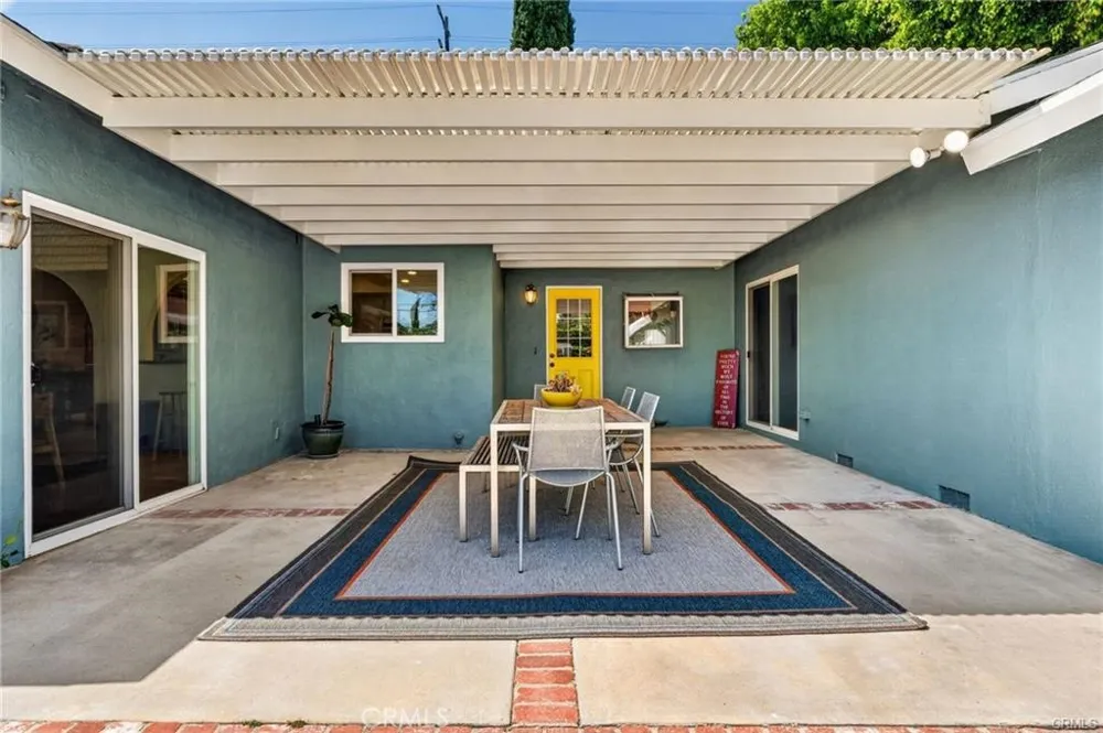 17061 Parthenia St Sherwood Forest, CA 91325