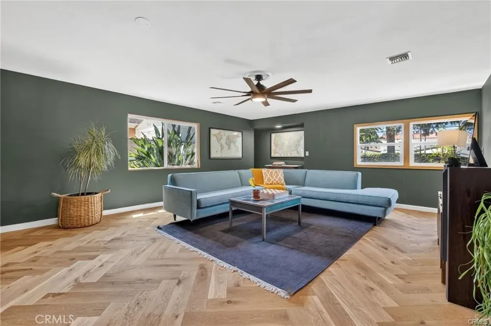 17061 Parthenia St Sherwood Forest, CA 91325