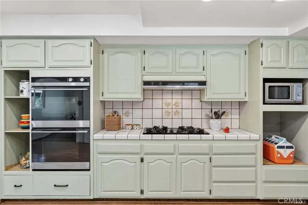 17061 Parthenia St Sherwood Forest, CA 91325
