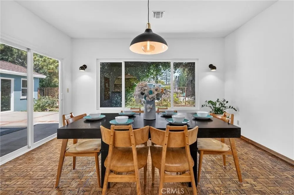 17061 Parthenia St Sherwood Forest, CA 91325