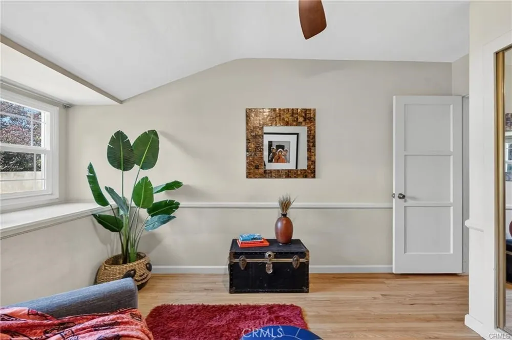 17061 Parthenia St Sherwood Forest, CA 91325