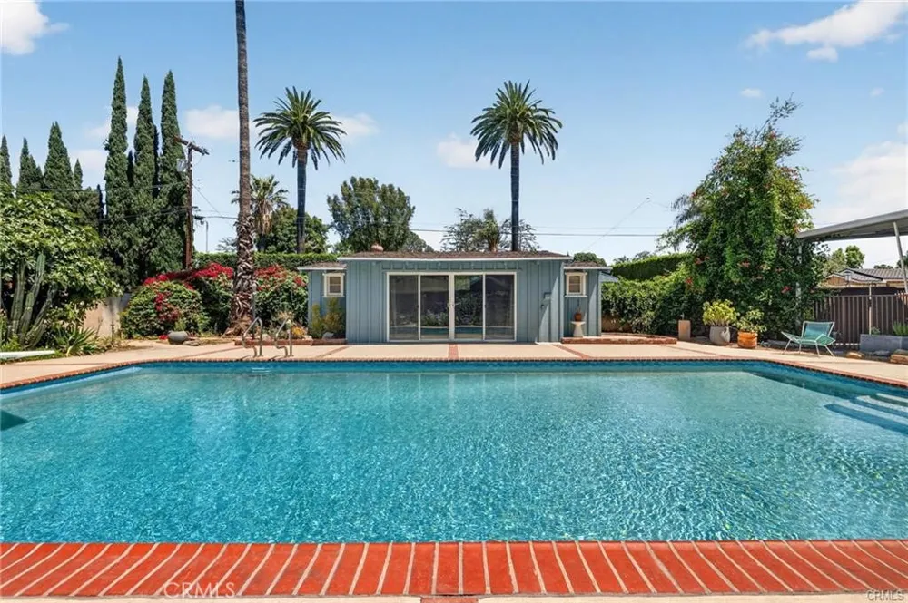17061 Parthenia St Sherwood Forest, CA 91325