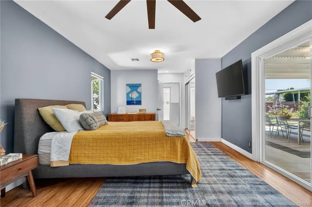 17061 Parthenia St Sherwood Forest, CA 91325
