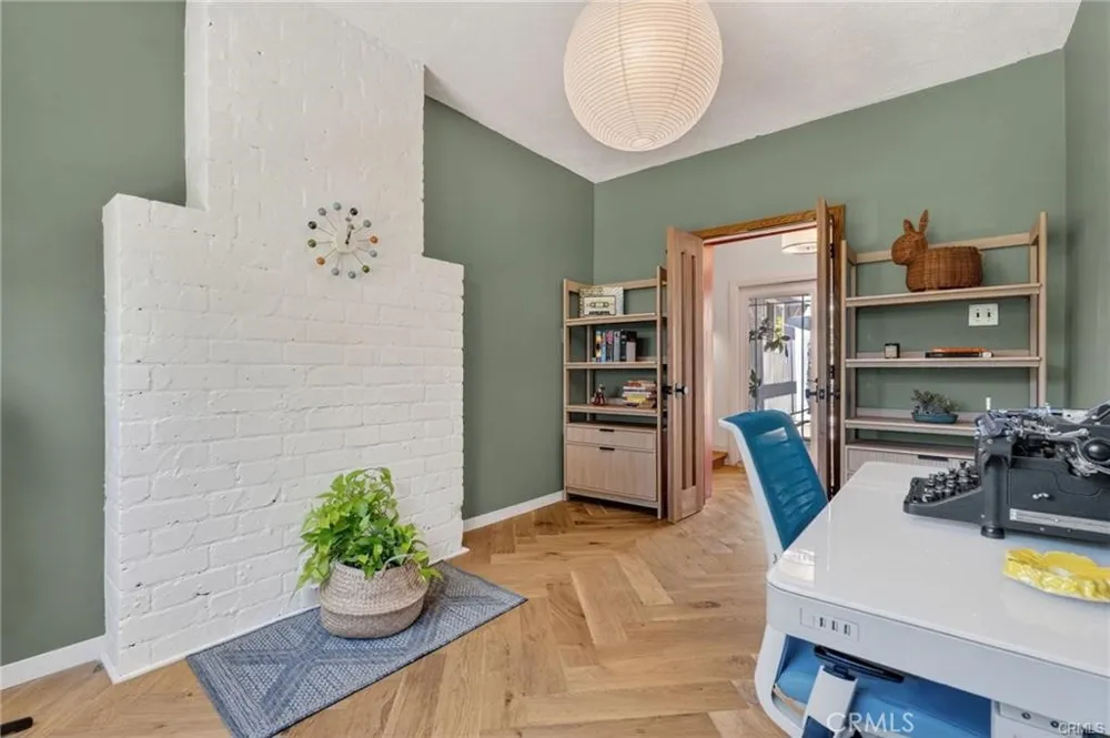 17061 Parthenia St Sherwood Forest, CA 91325