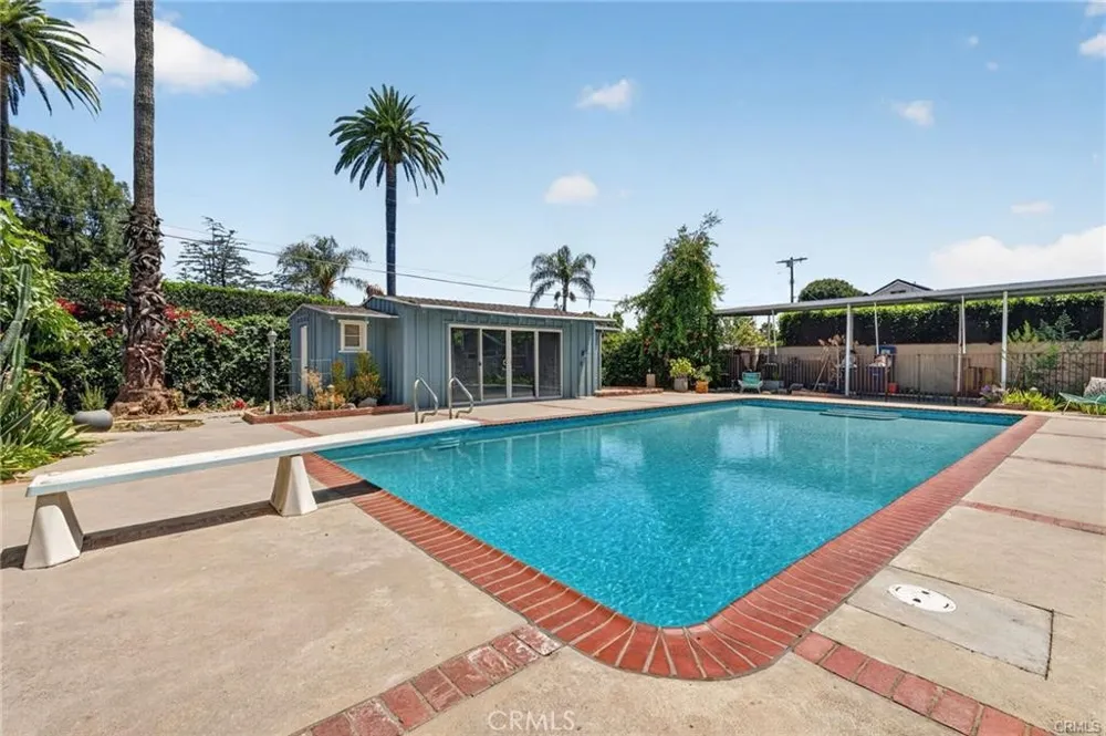 17061 Parthenia St Sherwood Forest, CA 91325