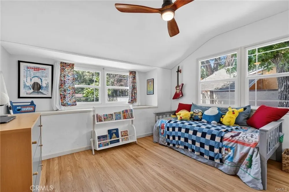 17061 Parthenia St Sherwood Forest, CA 91325