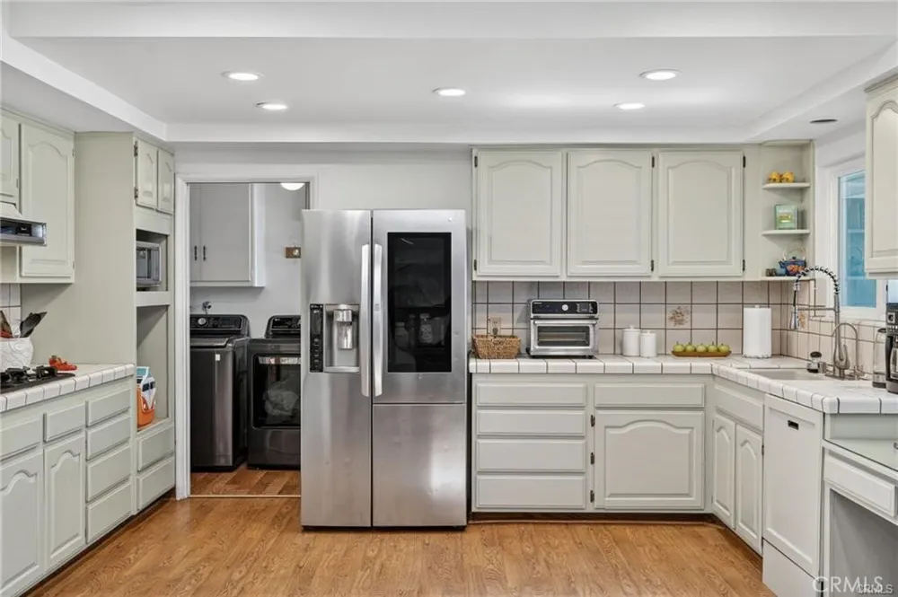17061 Parthenia St Sherwood Forest, CA 91325