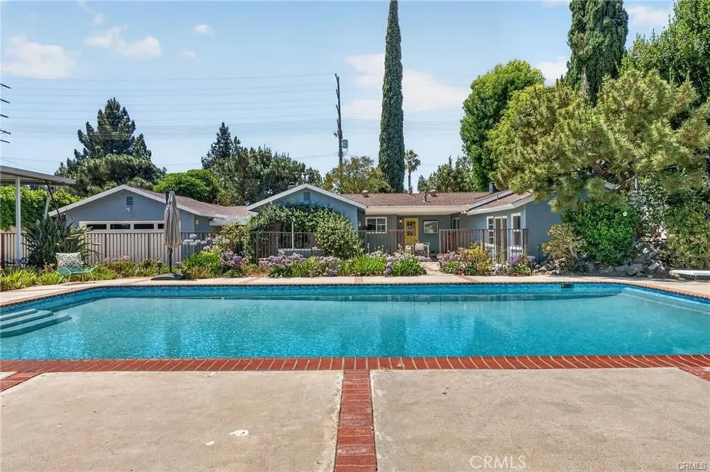 17061 Parthenia St Sherwood Forest, CA 91325