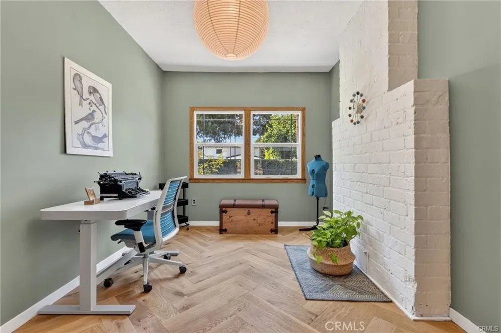 17061 Parthenia St Sherwood Forest, CA 91325