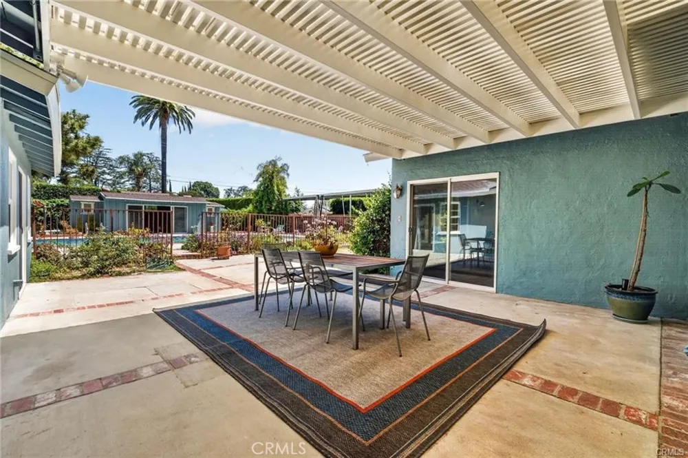 17061 Parthenia St Sherwood Forest, CA 91325