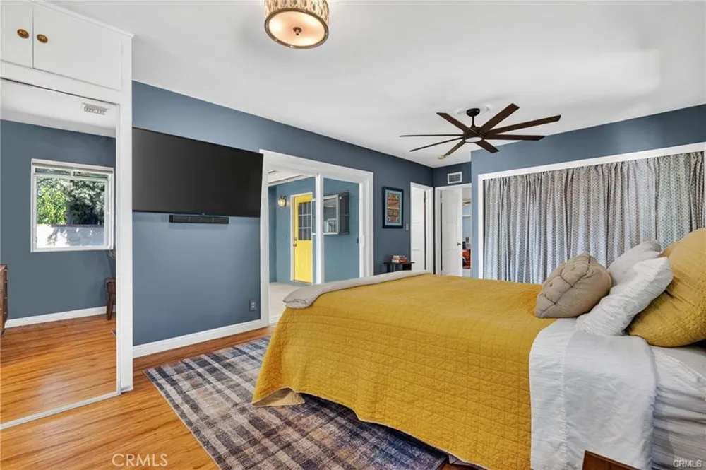 17061 Parthenia St Sherwood Forest, CA 91325